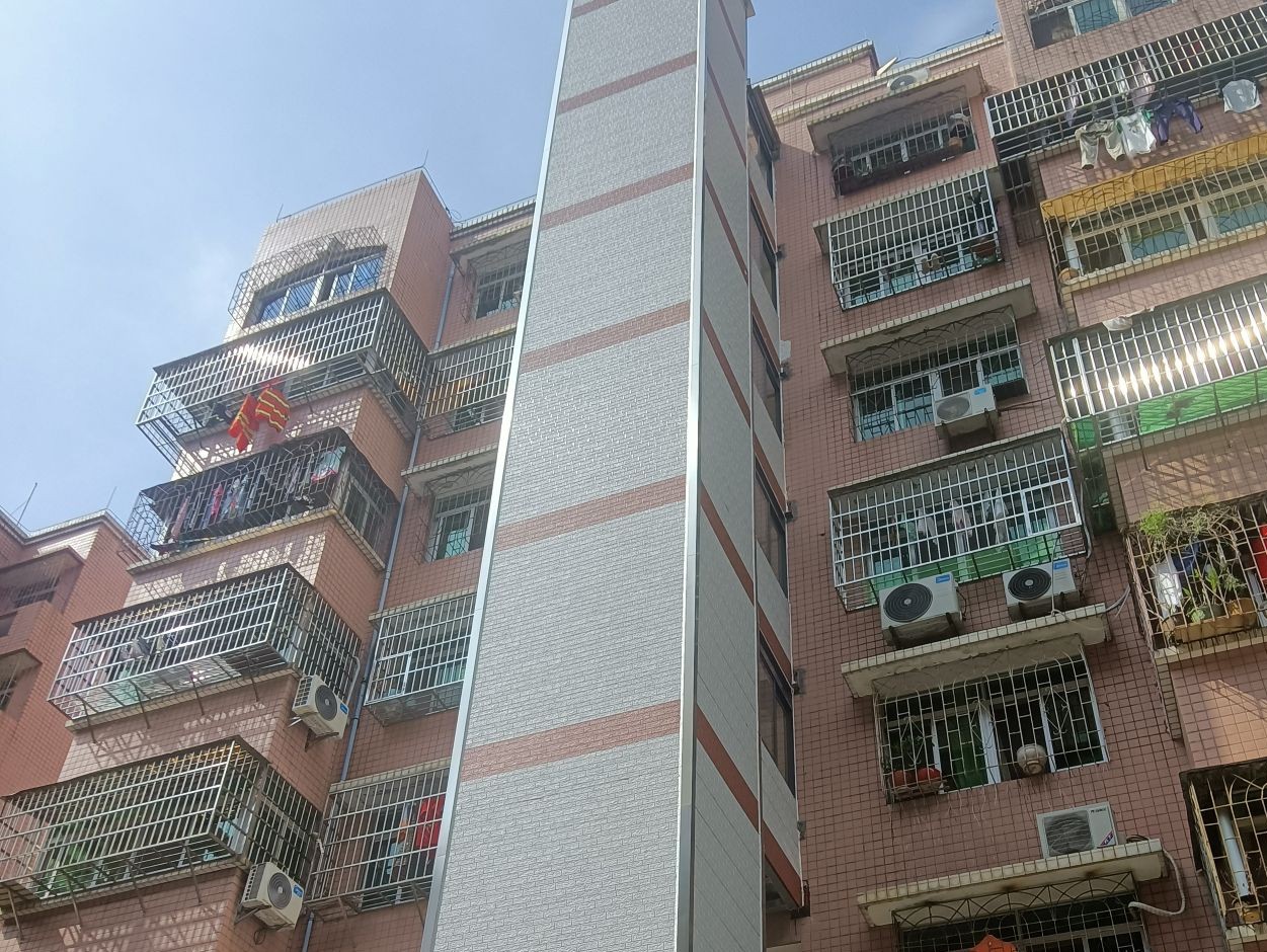 金属雕花板井道